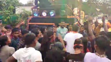 छिन्दगढ़: पुसपाल में गणपति विसर्जन में युवाओं के साथ जमकर नाचे मंत्री कवासी लखमा