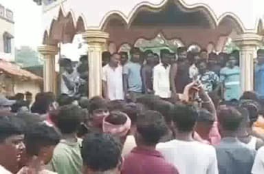 निरसा/चिरकुंडा: खास निरसा में पक्षों के बीच का विवाद सुलझा, थानेदार ने दोनों पक्षों के लोगों से बॉन्ड भरवाकर मिलजुल कर रहने की दी नसीहत