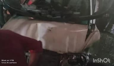 गोंडा: रेलवे स्टेशन रोड पर साहबगंज के पास ट्रैक्टर की ट्रॉली से टकराकर कार चालक हुआ घायल