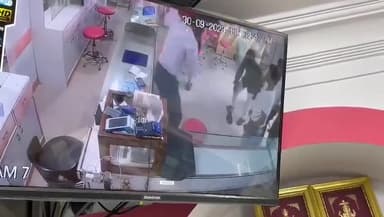 विनोद सर्राफा व्यवसायी के दुकान में घुसकर 4 हमलावरों ने दुकानदार पर किया हमला, मामला पहुँचा कोतवाली
#sunilshah