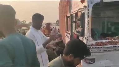 कन्नौज तेज रफ्तार कंटेनर ने ट्रैक्टर में मारी टक्कर एक व्यक्ति की मौत #kannaujnews #accidentdeath #tractor2twitter