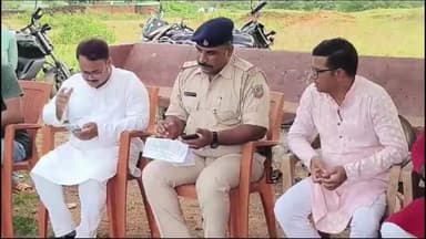 गिरिडीह: फुटबॉल टूर्नामेंट को लेकर पचंबा थाना प्रभारी ने लिया तेलोडीह गांधी मैदान में सुरक्षा का जायजा