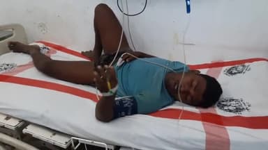 दिनारा: बारह डीह गांव में सांप काटने से एक व्यक्ति का अचानक बिगड़ी तबीयत, इलाज के लिए सदर अस्पताल में कराया गया भर्ती।