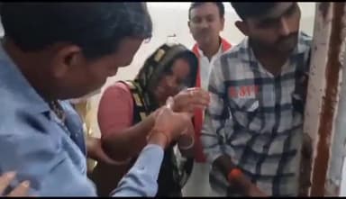 टीकमगढ़: माडुमार गांव के पास टैक्सी को पिकअप वाहन ने मारी टक्कर, टैक्सी में सबार महिला हुई घायल जिला अस्पताल में हुआ उपचार