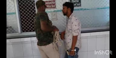 सुपौल: मध्य निषेध विभाग सुपौल ने मलिक चौक के समीप से एक शराब कारोबारी को गिरफ्तार कर मेडिकल कराने लाई सदर अस्पताल सुपौल