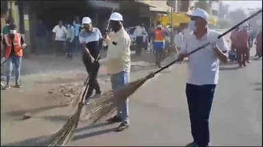 सागर नगर: मुख्य नगर पालिका अधिकारी रीता कैलासिया ने मकरोनिया चौराहे के आस-पास क्षेत्र में की साफ़-सफ़ाई