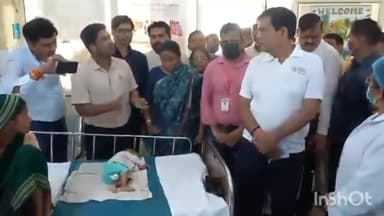 आगरा: साईं की तकिया चौराहे पर स्थित जिला चिकित्सालय का मंत्री एके शर्मा ने किया औचक निरीक्षण, साफ-सफाई पर अधिकारियों को सराहा