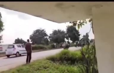 देवसर: बरगवां थाना क्षेत्र में एक युवक को बच्चा चोर समझकर ग्रामीणों ने रस्सी से बांधकर की पिटाई, एसडीओपी ने की पुष्टि