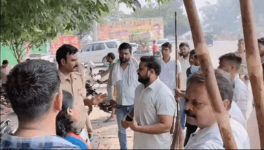 आज सेवा पखवाड़ा कार्यक्रम के अंतर्गत चलाए जा रहे स्वच्छता अभियान कार्यक्रम के अंतर्गत गजरौला में श्रमदान करते हुए सम्मानित जनता विशेषकर युवाओं से स्वच्छता अभियान में भागीदारी सुनिश्चित करने का अनुरोध किया। 
#विपिन_सागर