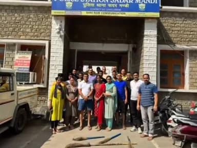मंडी: पुलिस थाना सदर मंडी ने 'स्वच्छता ही सेवा' अभियान के तहत क्षेत्र में सफाई कर किया श्रमदान- SHO सदर सकीनी कपूर