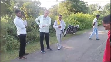 नागौद: मृतक अभिलाष दहायत के निवास परसमनिया गांव पहुंच कर पूर्व जिला पंचायत सदस्य कमल सिंह मरकाम ने व्यक्त की संवेदना