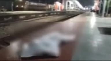 इटावा: इटावा जंक्शन स्टेशन पर सुपरफास्ट ट्रेन की चपेट में आने से एक यात्री की हुई मौत, दूसरा साथी गंभीर रूप से घायल