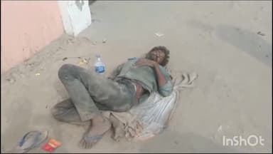 एटा: कोतवाली नगर के प्रेम नगर चौराहे पर अज्ञात व्यक्ति के पड़े होने से मचा हड़कंप, लोगों ने एंबुलेंस से भेजा MC