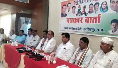 नरसिंहपुर: कांग्रेस द्वारा निकाली जा रही जन आक्रोश यात्रा नरसिंहपुर पहुंची अमर लोन गार्डन में कि प्रेसवार्ता