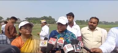स्वच्छता पखवाड़े में यमुना में सफाई के दौरान क्या बोली आगरा की महापौर हेमलता दिवाकर