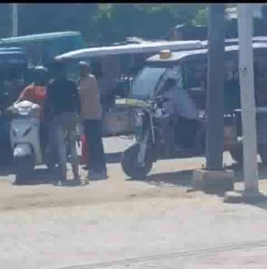 उन्नाव: गांधीनगर में युवक ने व्यक्ति के साथ अभद्रता कर की मारपीट, वीडियो आया सामने