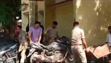 उन्नाव: स्वच्छता ही सेवा पखवाड़ा के अंतर्गत जिले के सदर कोतवाली और अन्य थानों में हुई साफ-सफाई, पुलिस कर्मियों ने बहाया पसीना