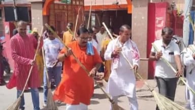 अरेराज: स्वच्छ भारत अभियान के तहत अरेराज में गोविंदगंज विधायक के नेतृत्व में चलाया गया स्वच्छता अभियान