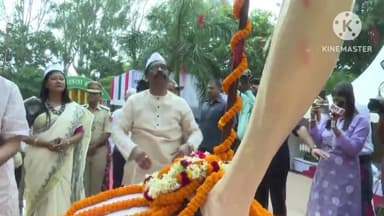 ओरमांझी: राज्यपाल  राधा कृष्णन एवं मुख्यमंत्री हेमंत सोरेन ने राष्ट्रपिता महात्मा गांधी को श्रद्धा सुमन अर्पित किया