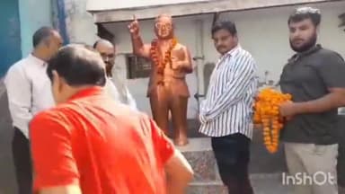 आगरा: रावत पाड़ा स्थित अंबेडकर पार्क में कैबिनेट मंत्री योगेंद्र उपाध्याय ने चलाया स्वच्छता अभियान, सड़क और पार्क की सफाई की