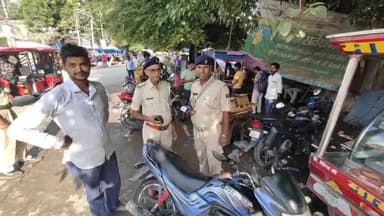 गोपालगंज: पोस्ट ऑफिस चौक के पास ट्रैफिक पुलिस ने चलाया वाहन जांच अभियान, 34 हजार रुपए का वसूला गया जुर्माना
