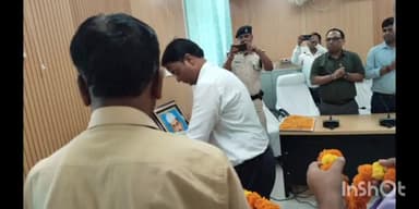 सुपौल: सुपौल कलेक्ट्रेट स्थित लटहन चौधरी सभागार में महात्मा गांधी एवं लाल बहादुर शास्त्री की जयंती पर किया गया समारोह का आयोजन