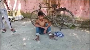 मुरादाबाद: जिला अस्पताल में साइकिल चोरी करते हुए युवक को लोगों ने पकड़ा, सिविल लाइन पुलिस के किया हवाले