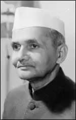 जय जवान , जय किसान का नारा देने वाले भारत के पूर्व प्रधानमंत्री भारत रत्न श्री लाल बहादुर शास्त्री जी की जयंती पर शत् शत् नमन।

#LalBahadurShastri