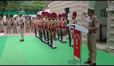 उन्नाव: उन्नाव पुलिस लाइन में महात्मा गांधी और लाल बहादुर शास्त्री की मनाई गई जयंती