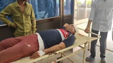 झालरापाटन: झालावाड़ के नला मोहल्ला इलाके में चार बदमाशों ने चाकुओं से हमला कर युवक को गंभीर रूप से घायल किया