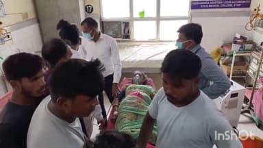 इटावा: थाना पिलुआ के अंतर्गत कस्बा के पास बाइक के सामने बच्चा आ जाने से बाइक फिसली महिला की हालत बहुत गंभीर हायर सेंटर रेफर