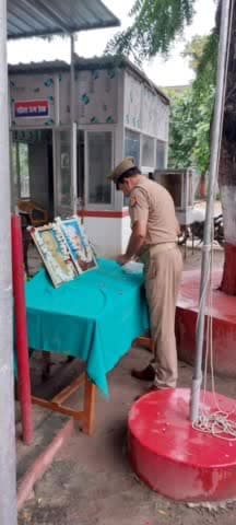 भदोही: सुरीयावा shoविनोद दुबे ने दोनो महापुरुषो के चित्र पर किया माल्यार्पण व सैल्युट