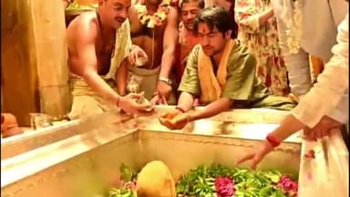 काशी विश्वनाथ धाम में दर्शन पूजन करने पहुंचे कथावाचक धीरेंद्र कृष्ण शास्त्री