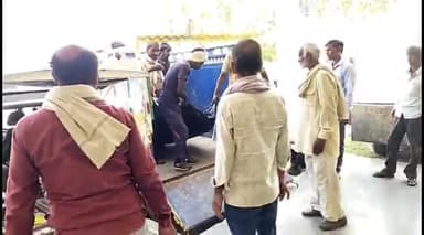 इटावा: बहादुरपुर धार में आटा चक्की पर कार्य करते समय करंट लगने से शख्स की दर्दनाक मौत, पोस्टमार्टम में जुटी पुलिस