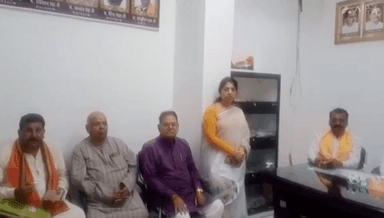 सिंगरौली: ज़िले के भाजपा कार्यालय में पहुंचे उत्तर प्रदेश सरकार के जल शक्ति मंत्री वीरेंद्र खटीक, कार्यकर्ताओं के साथ की बैठक
