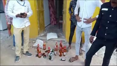 ओबीसी महासभा के तत्वावधान में जिला अध्यक्ष रामभगत कुशवाहा के नेतृत्व में अवैध रूप से विक रही शराब पर पुलिस द्वारा पकडाई#