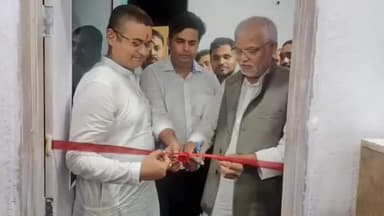 रीगा: रीगा विधायक तथा एसडीओ ने संयुक्त रूप से स्वास्तिक लाइब्रेरी का फीता काटकर किया उद्घाटन