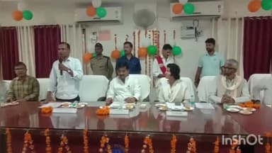 बांदा: कलेक्ट्रेट सभागार में मनाई गई महात्मा गांधी और लाल बहादुर शास्त्री की जयंती