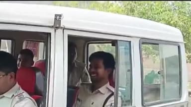 हिलसा: कोरामा पैक्स चुनाव के लिए बनाए गए मतदान बुथ मध्य विद्यालय कोरामा का थानाध्यक्ष उमाशंकर मिश्रा ने लिया जायजा