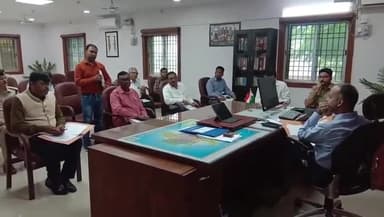 गुमला: डीसी ने कार्यालय परिसर में आयोजित NCORD समिति की बैठक में जिले की संदिग्ध मेडिकल दुकानों में छापेमारी के दिए निर्देश