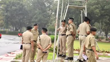 हज़ारीबाग: सीमा सुरक्षा बल स्थापना दिवस परेड को लेकर 3 दिवसीय दौरे पर मेरू कैंप हजारीबाग पहुंचे अपर महानिदेशक