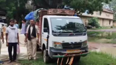 ब्रह्मपुर: जवहीं दीयर इलाके में शराब लदे टाटा मैजिक को पुलिस ने जब्त कर तस्कर को किया गिरफ्तार