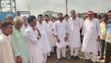 महिषी: संवेदक पुत्र के असामयिक निधन पर मधेपुरा सांसद दिनेश चंद्र ने सकड़ा पहाड़पुर गांव पहुंचकर पीड़ित परिवार से की मुलाकात