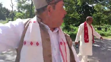 बलरामपुर समाचार विश्व हिंदू परिषद बजरंग दल के सौर्य यात्रा का बहादुरपुर रेलवे क्रॉसिंग के पास जोरदार स्वागत इस अवसर पर्यटन सेवा संस्थान के राष्ट्रीय अध्यक्ष डी पी बाजपेई संस्थान के प्रदेश उपाध्यक्ष कुंवर समेर सिंह जिला अध्यक्ष श्रीवास्तव कम