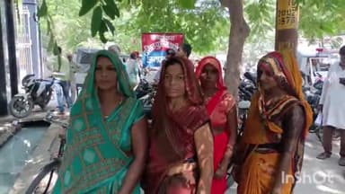 एटा: थाना मिरहची क्षेत्र की रहने वाली 4 महिलाएं पहुंची एसएसपी ऑफिस, गांव के ही व्यक्ति पर खेत कब्जाने का लगाया आरोप