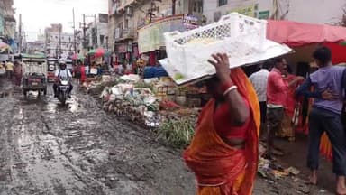 #पटना_नगर (#नरक) #निगम_की_ड्यूटी
#बिगाड़_देंगे_पटना_की_ब्यूटी।
#टैक्स_लेंगे_लूट_कर
#कचड़ा_देंगे_भर_भर_कर। 
ये कचड़ा पट्टी #वीआईपी और #वीवीआईपी एरिया में नहीं मिलेगा। डरते हैं #निगम वाले भी और #सरकार भी