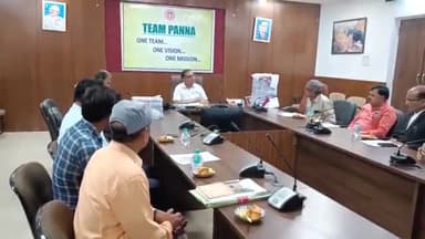 पन्ना: कलेक्ट्रेट सभागार में स्टैंडिंग कमेटी की हुई बैठक विभिन्न राजनेतिक दलों के प्रतिनिधि हुए शामिल।