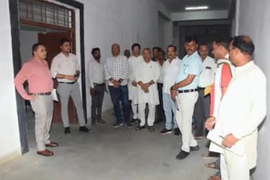 सिंगरौली: कलेक्टर ने राजनैतिक दल के सदस्यों के साथ किया कलेक्ट्रेट सभागार में बने स्ट्रॉग रूम का निरीक्षण