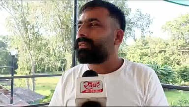 पन्ना: नेशनल हाइवे-39 पन्ना सतना मार्ग में सड़क के बीचोंबीच बने गड्ढों से आये दिन हो रहे हादसे राहगीरो ने की भरवाने की मांग।