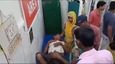 सीतापुर: टेड़वा चिलौला में अचानक हुई बारिश से बचने के प्रयास में छत से नीचे गिरकर एक व्यक्ति गंभीर रूप से घायल इलाज जारी